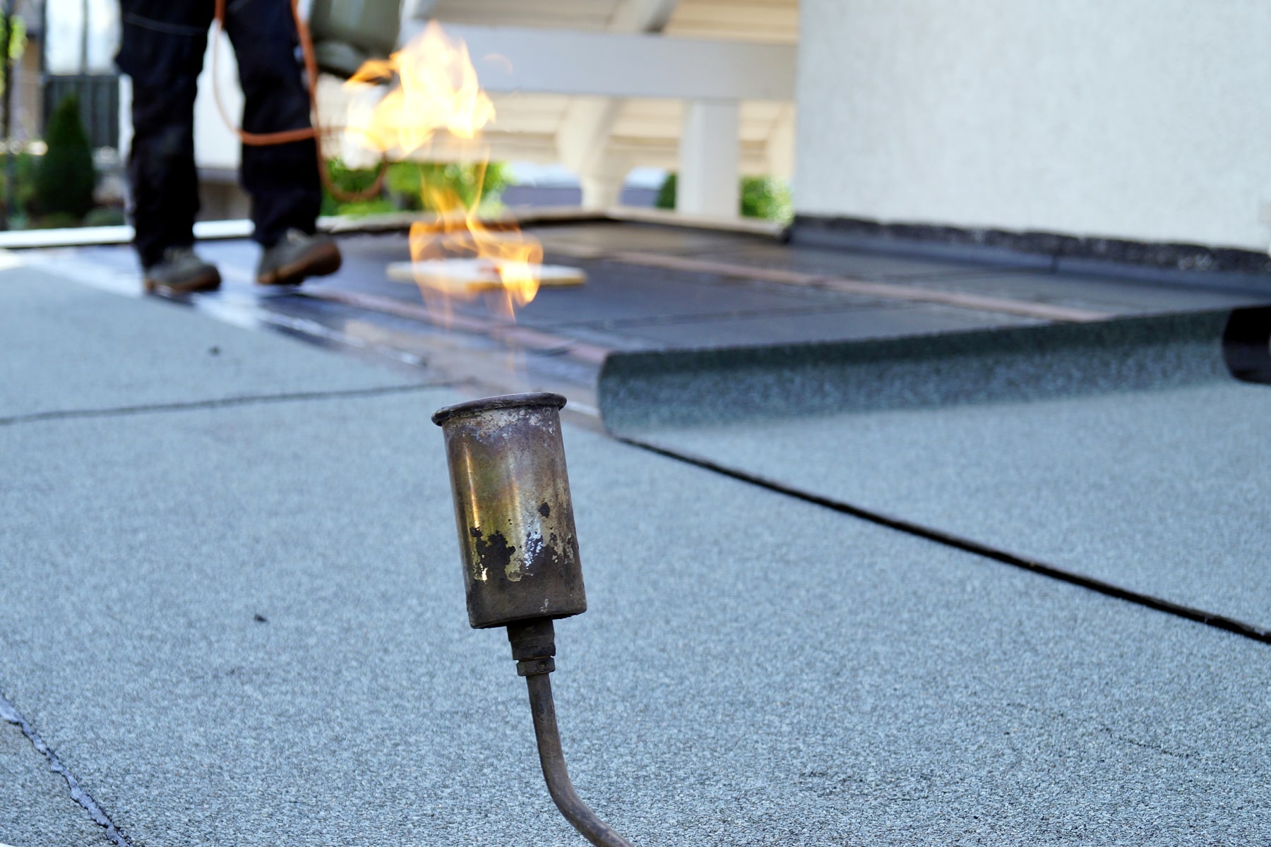 Flat roof installation